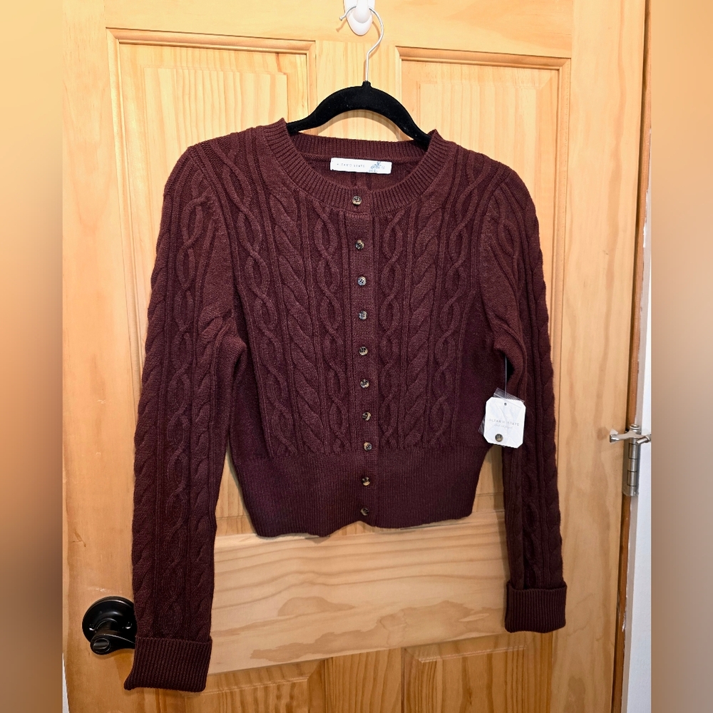 NWT Altar'd State Cropped Maroon Cable Knit Cardigan Sweater, Size L